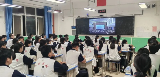 为进一步加强校园法治教育476.png